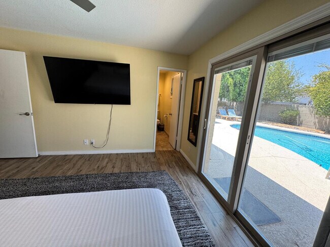 Building Photo - 8238 E Vista Dr