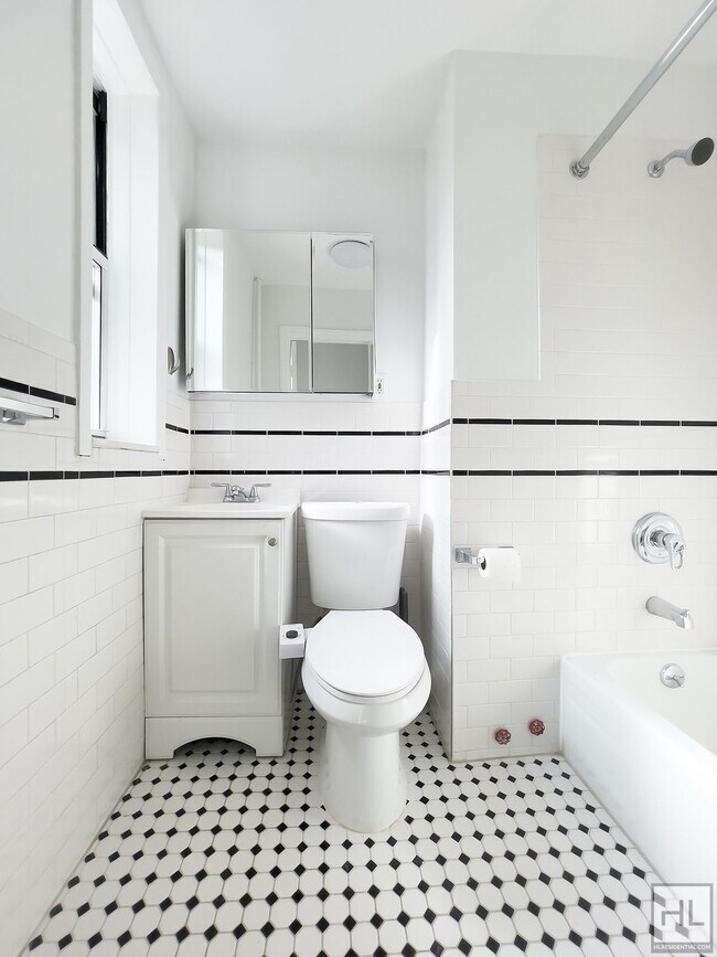 Building Photo - DIAMOND STREET / Greenpoint Studio / Amazi...