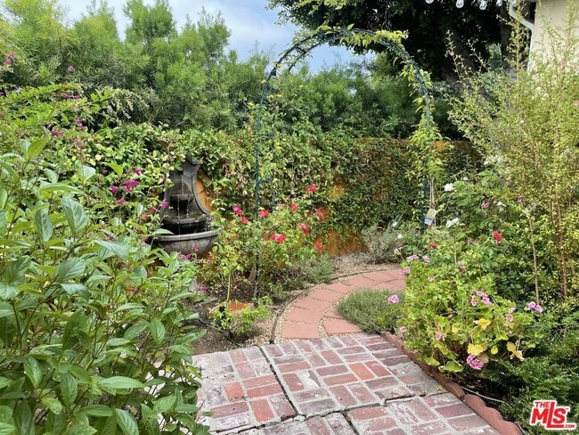 Building Photo - 3227 Bennett Dr