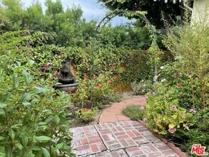 Building Photo - 3227 Bennett Dr