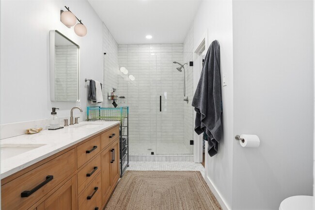 Building Photo - 2613 Lorraine St