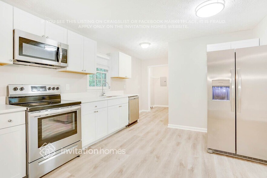Building Photo - 7039 Carolyn Cir