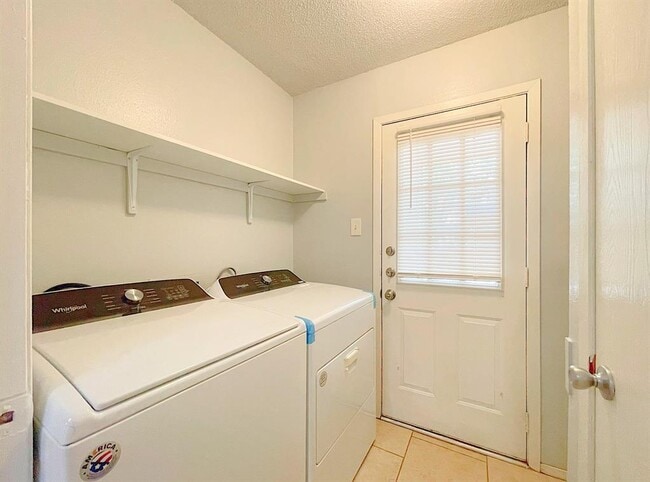 Building Photo - 12414 Deer Falls Dr