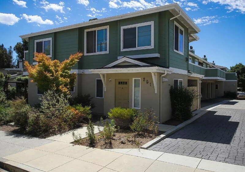 Building Photo - 251 High St