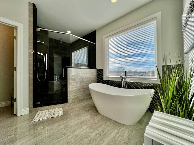 Building Photo - Luxury Home Incredible master suite Liberty Twp OH