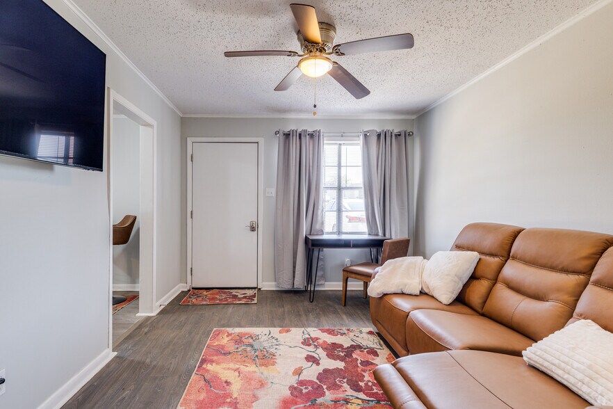 Building Photo - 129 Ridgedale Dr