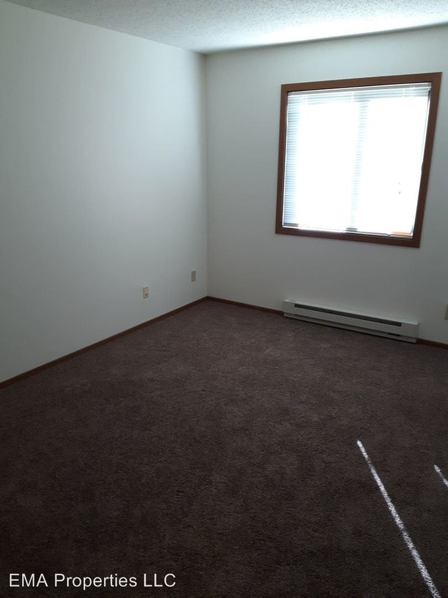 Building Photo - 1 br, 1 bath Apartment - 307 11th Ave NW