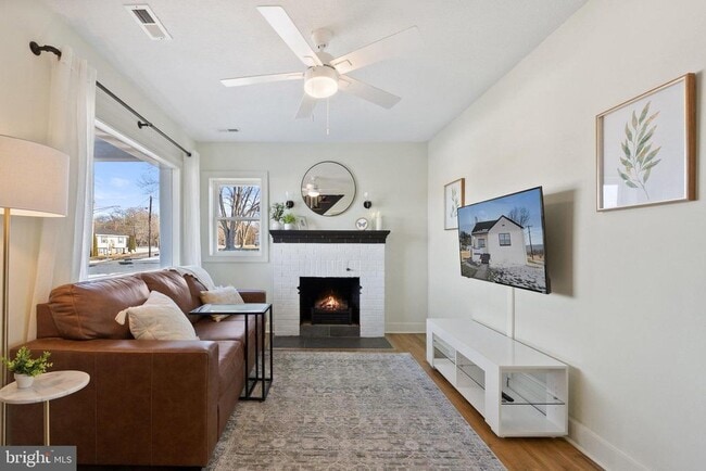 Building Photo - 701 S 2nd St