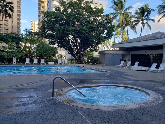 Relaxing Jacuzzi - 300 Wai Nani Way
