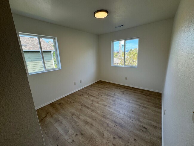 Building Photo - FULLY GUTTED & RENOVATED 4-Bedroom Condo N...