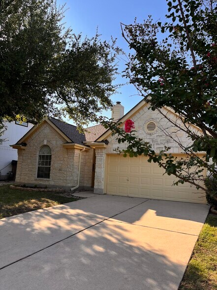 Front view - 8106 Hawick Dr