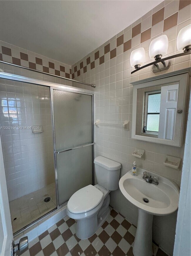 Building Photo - 10281 E Bay Harbor Dr