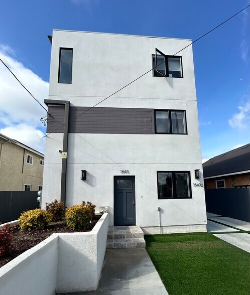 Building Photo - 1543 W 37th Pl