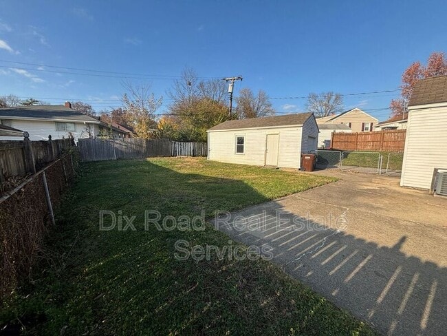 Building Photo - 600 Valleyview Dr