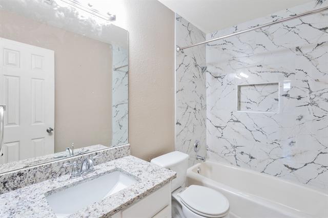 Building Photo - 5636 Creekhollow Dr