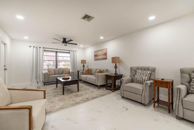 Building Photo - 4760 Greentree Way