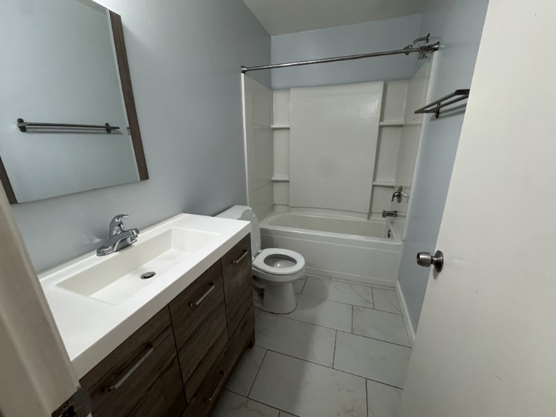 Building Photo - 1012 Valhalla Dr