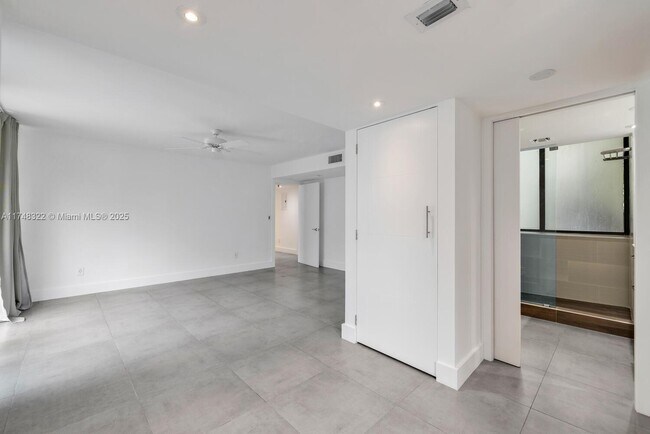 Building Photo - 7751 NE Bayshore Ct