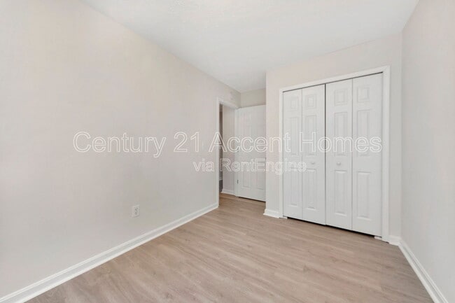 Building Photo - 9907 Warwick Pl