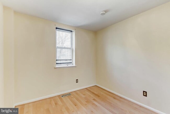 Building Photo - 2418 Hudson St