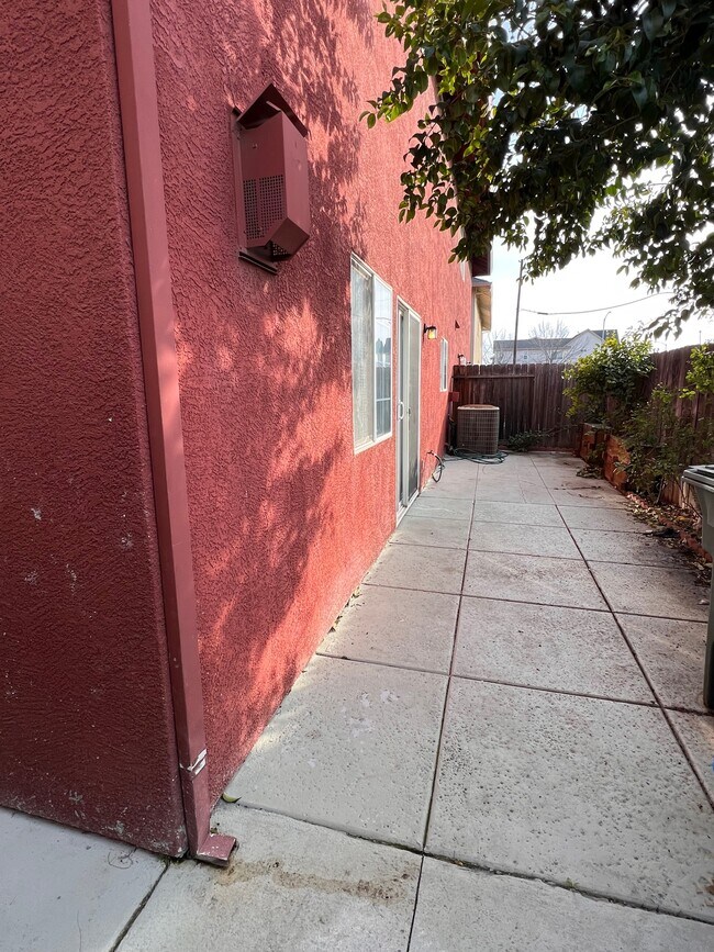 Building Photo - 415 Hetherington Cir