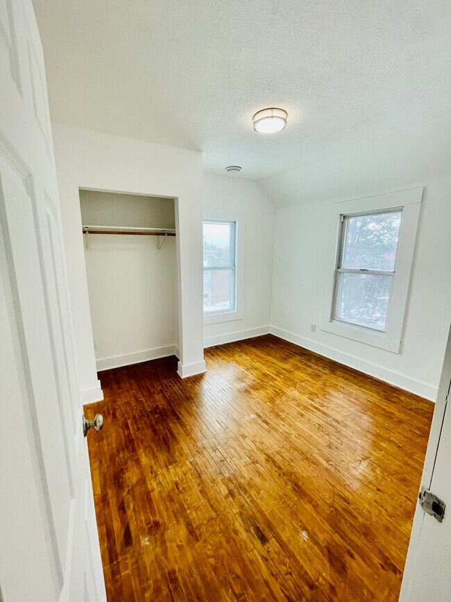 Building Photo - 1342 Johnson St NE