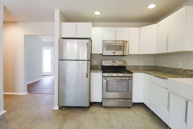 Building Photo - 957 E 36th St