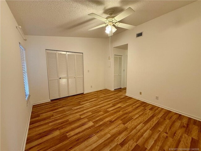 Building Photo - 8005 SE Villa Cir