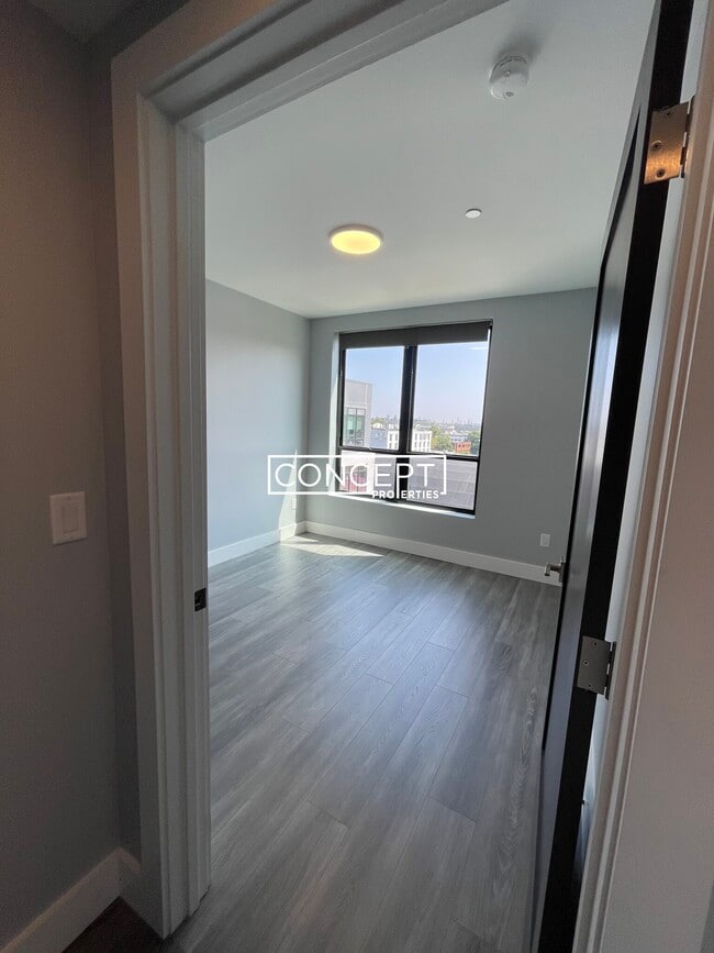 Building Photo - 365 Western Ave