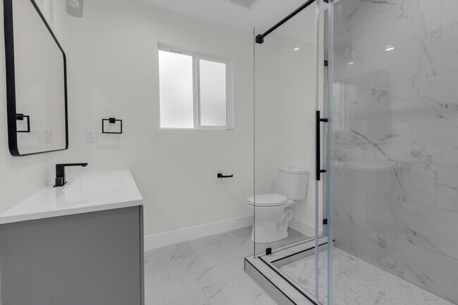 Building Photo - 4059 Denker Ave