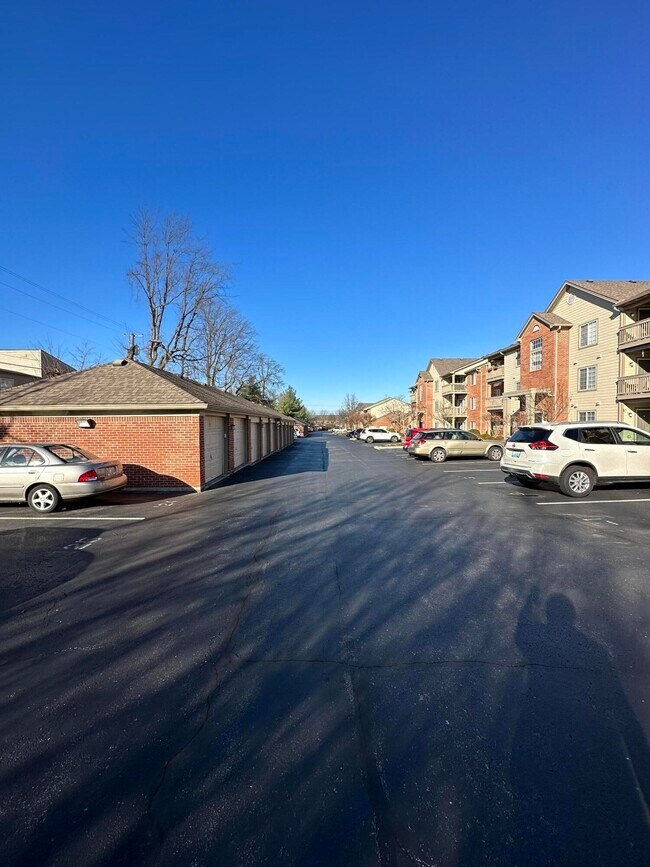 Building Photo - 600 Vincent Way