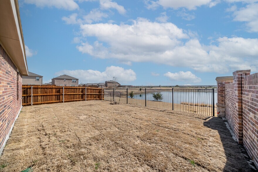Building Photo - 14004 Birch Farm Dr