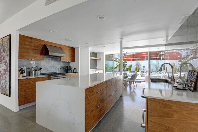 Building Photo - Mid-Century Steel Oasis in Palm Springs