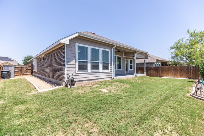 Building Photo - 2034 Carter Ln