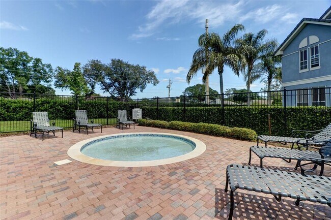 Building Photo - 4004 Foxtail Palm Ct