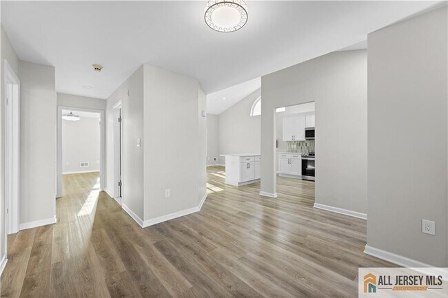 Building Photo - 13 Canterbury Dr