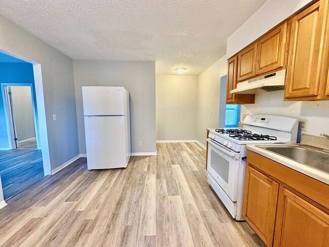 Building Photo - 919 S Logan St