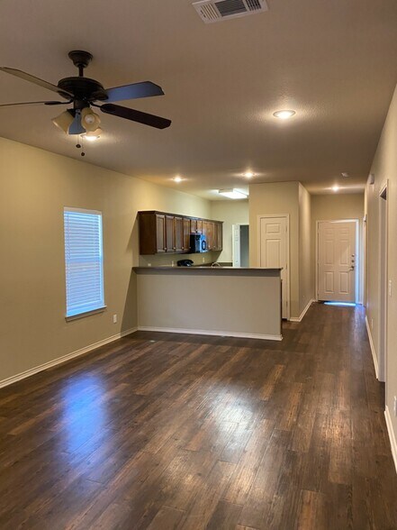 Building Photo - 4224 Castlegate Dr