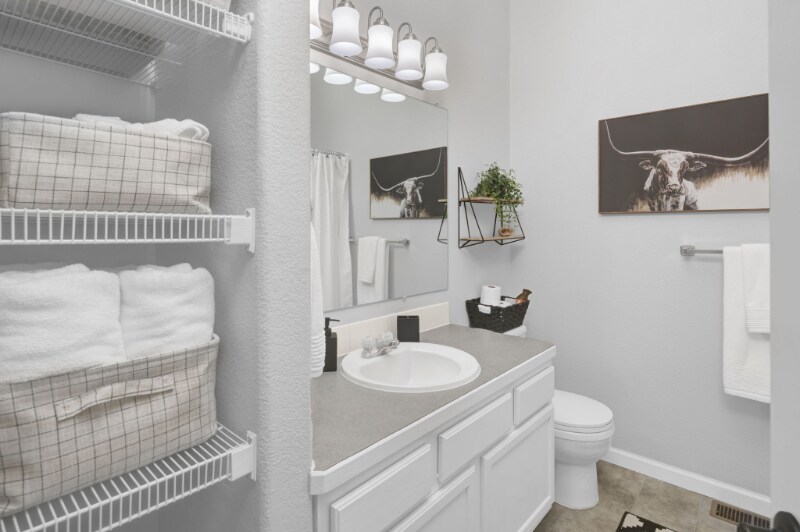 Building Photo - 381 Buffalo Dr