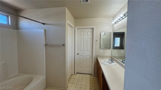 Building Photo - 3752 Autumn King Ave