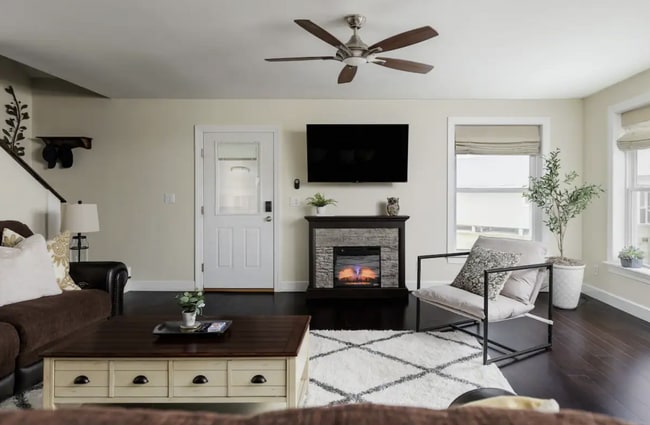 Building Photo - Private furnished winter rental- Heated floors!