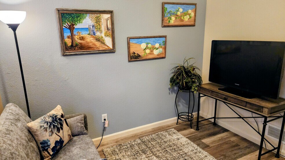 Building Photo - 371 Cardinal Ave