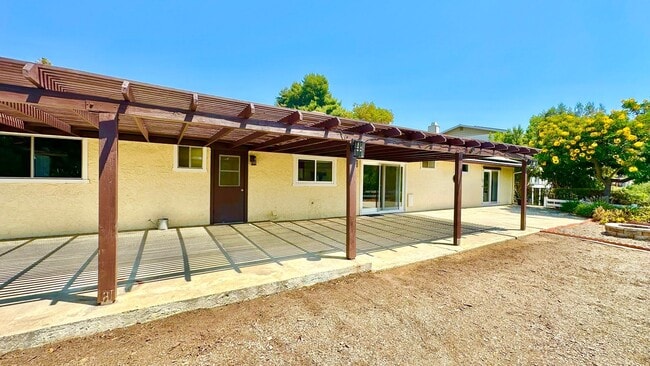 Building Photo - Awesome Single-Story Ranch-Style Home with...