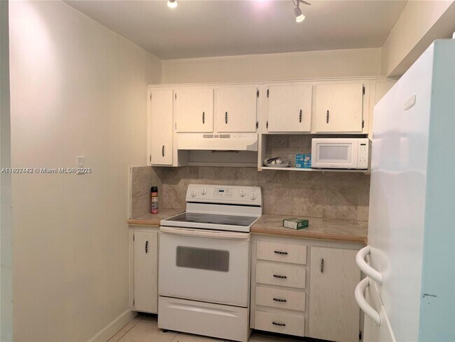 Building Photo - 250 180th Dr