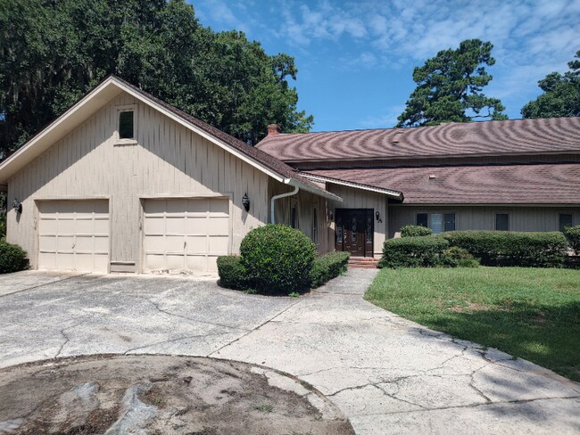 Building Photo - 304 Holly Hill Rd