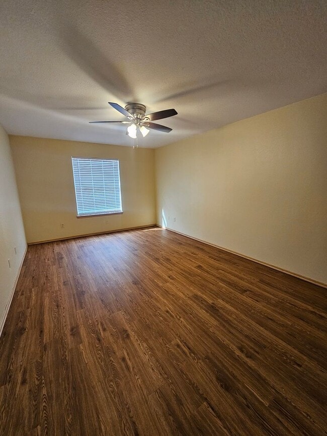 Building Photo - (4)Bed/(3)Bath in Moore w/ Shelter! Available NOW! Over 1700sqft!