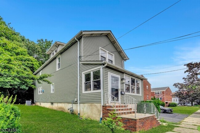 Building Photo - 138 Bloomfield Ave