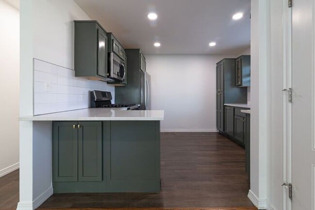 Building Photo - Brookside Bungalow!