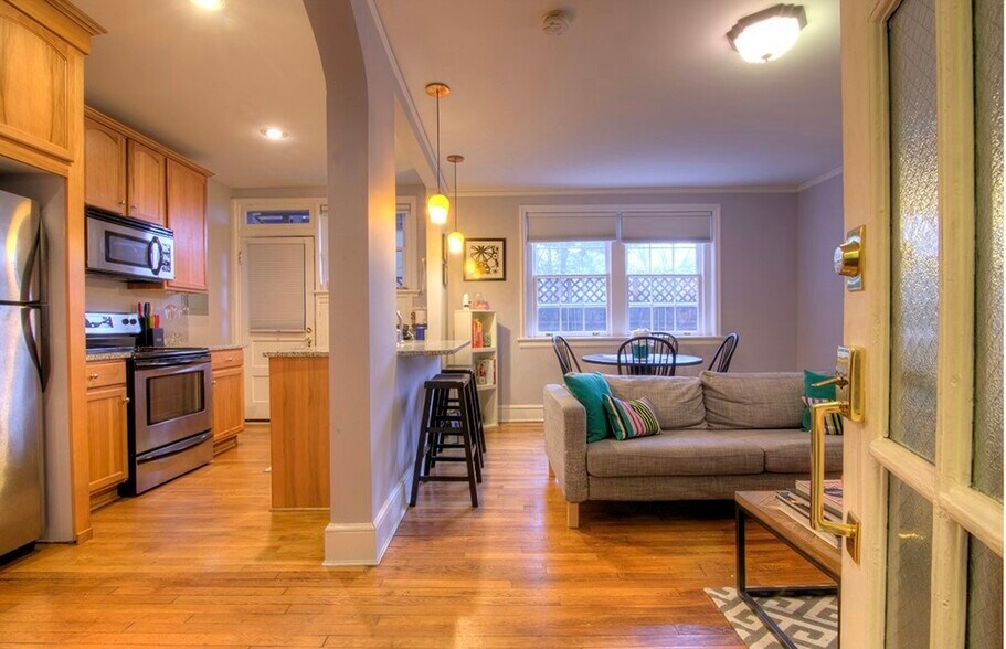 Building Photo - 3122 Kensington Ave