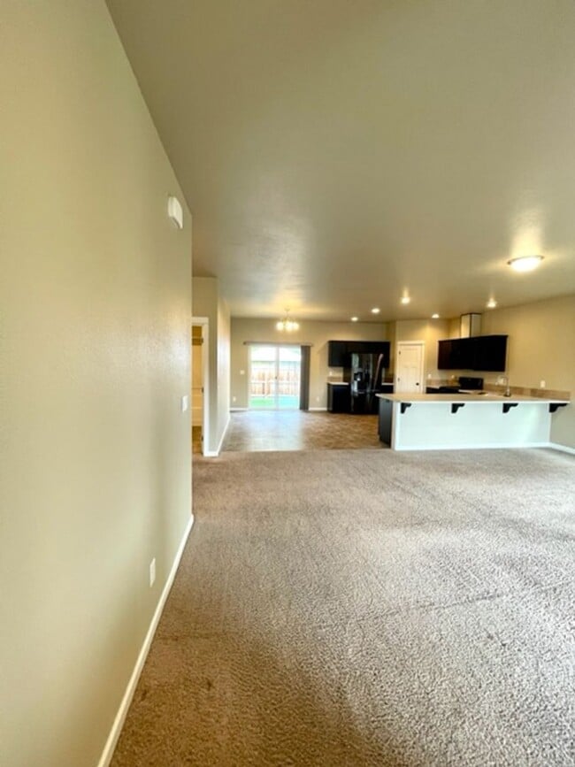 Building Photo - Beautiful 3 Bedroom Single Level home in SE Bend!